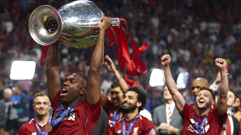Daniel Sturridge lifts the Champions League trophy