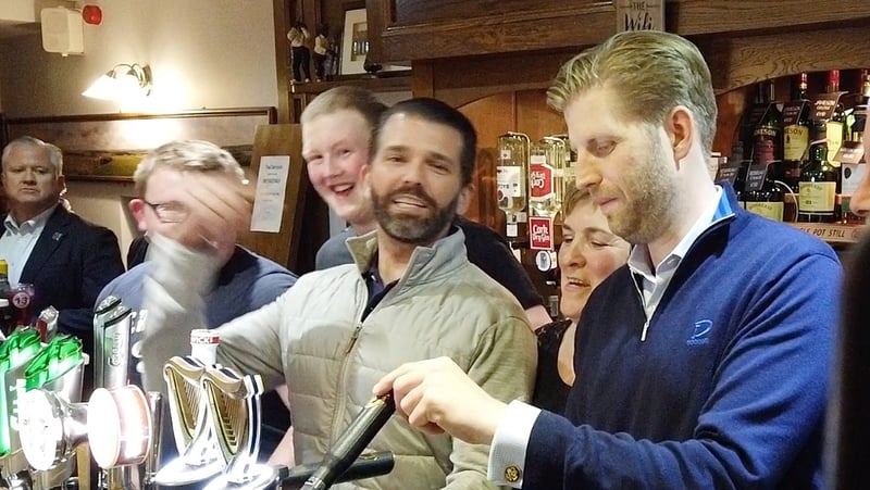 Donald Trump Jnr (L) and Eric Trump pulling pints in Doonbeg last night