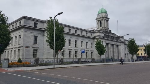 The outgoing Lord Mayor handed over the Lord Mayor's Chain to Mr Sheehan during the meeting at City Hall (Image: Google Maps)