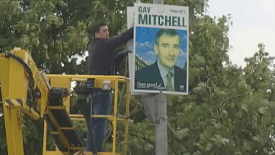 Removal of Fine Gael European election poster,Dublin (2004)