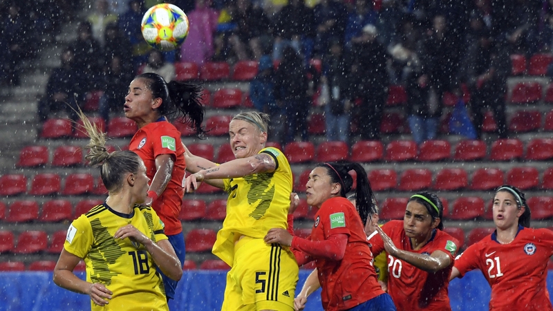 Thunder and lightning led to a 40-minute suspension of the game