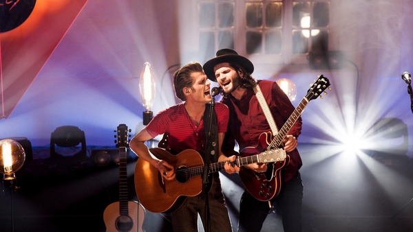 Watch: Hudson Taylor sing How I Know It's Christmas on RTÉ 2FM