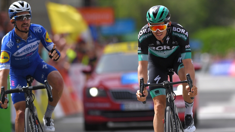 Julian Alaphilippe, left, beat Gregor Mühlberger in a sprint finish