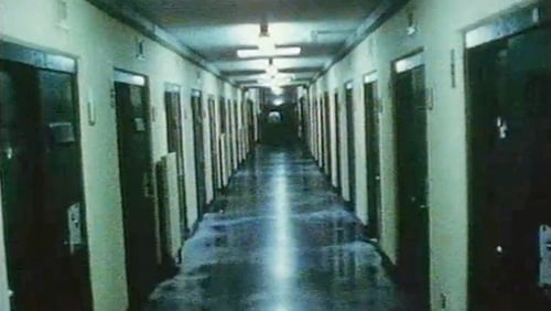 When the Maze prison closed in July 2000, among the last items to leave the compound were 10.000 books – which the IRA prisoners had collected since reading Freire in 1982.