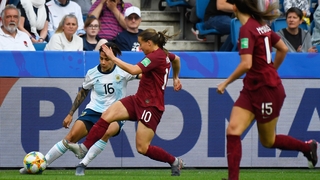 Argentina's midfielder Lorena Benitez (L) looks to whip in a cross