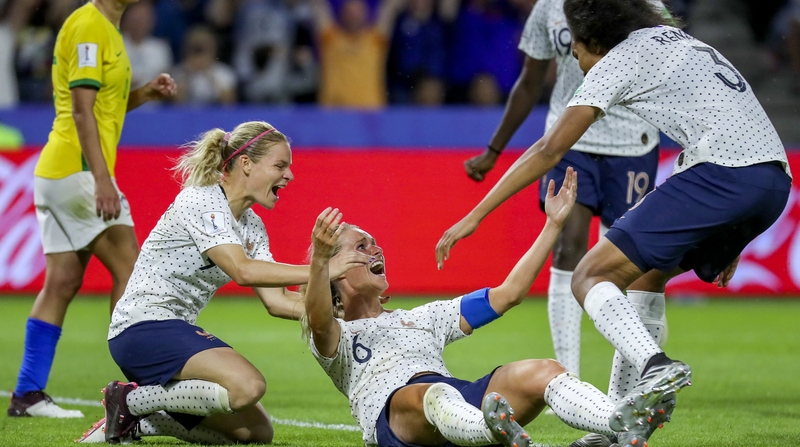 Amandine Henry (C) of France celebrates with her teammates