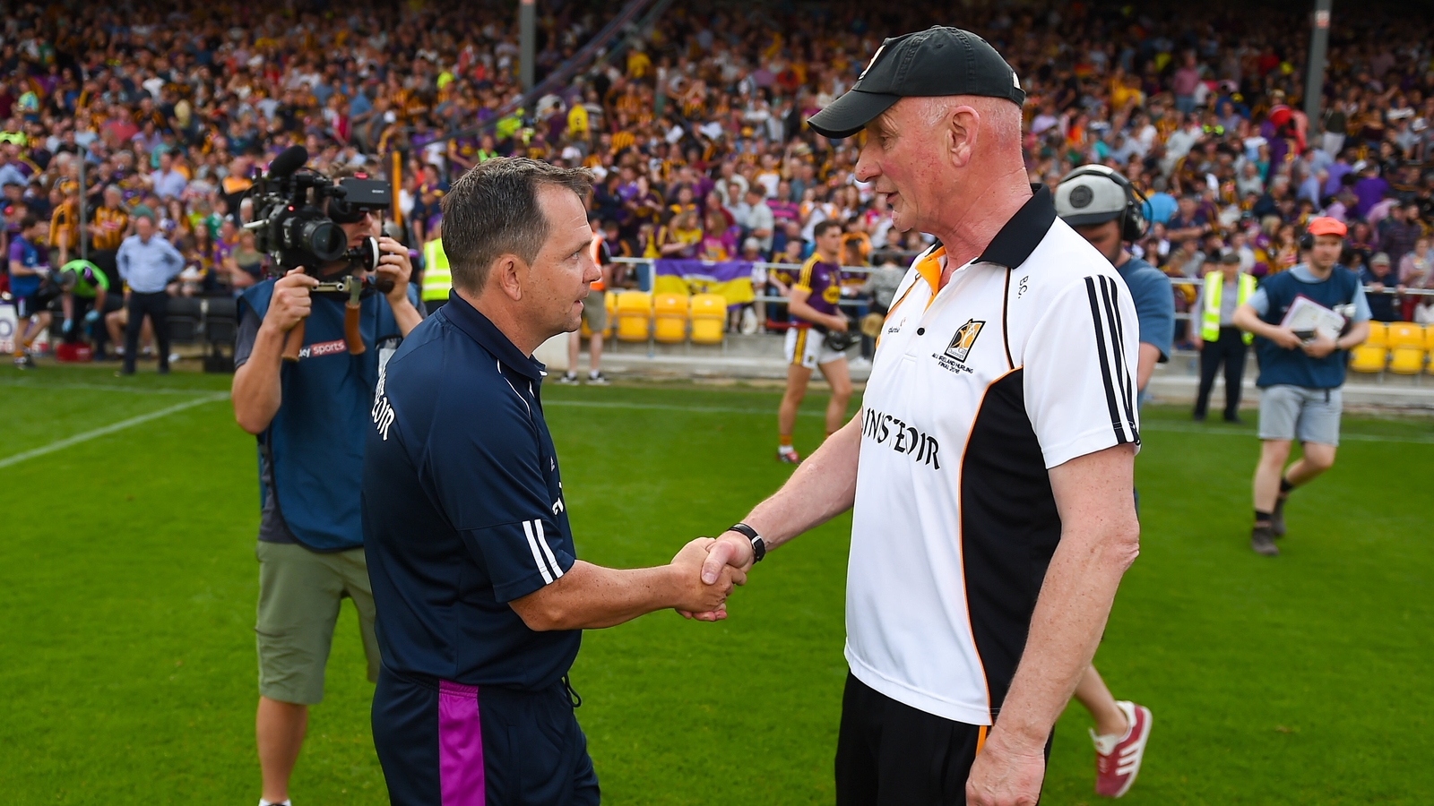 Brian Cody (R) and Davy Fitzgerald shake hands after Kilkenny's victory in 2018