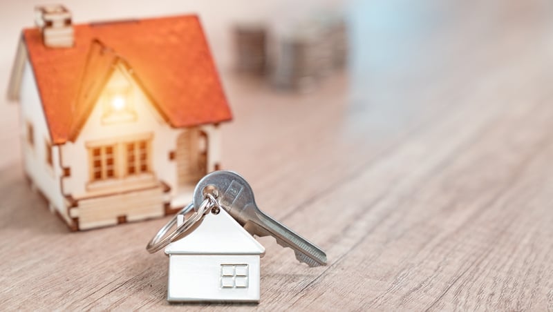 The number of home mortgages in arrears for over 90 days fell to 5.7% in the fourth quarter from 5.9% in the third