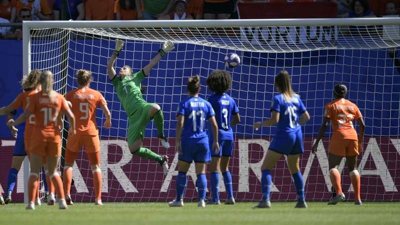 Vivianne Miedema heads home the opener