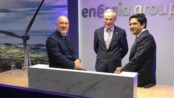 Minister Richard Bruton (C) said decarbonising electricity supply is crucial