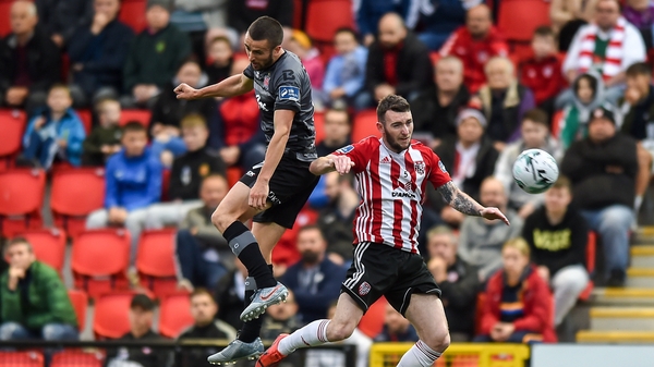 Michael Duffy of Dundalk Jamie McDonagh of Derry City battle for possession