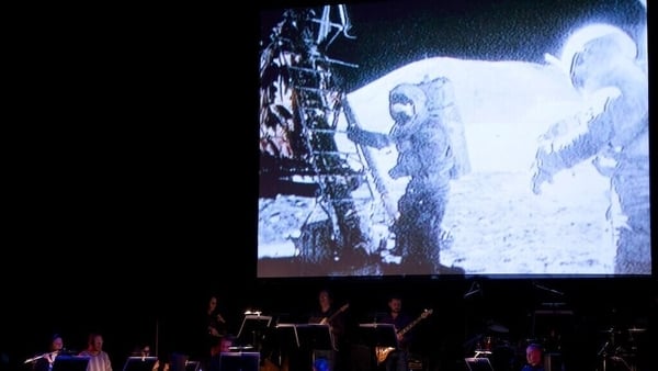 Back to the moon - Icebreaker revisit Eno's Apollo