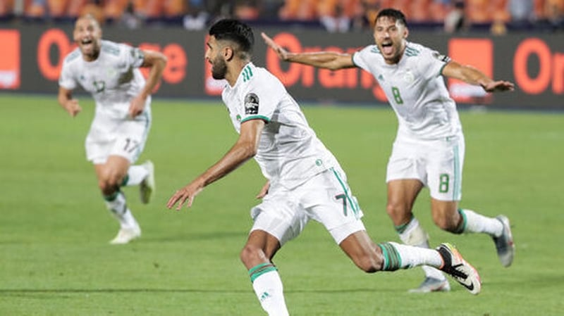 Algeria's Riyad Mahrez (c) celebrates his winner