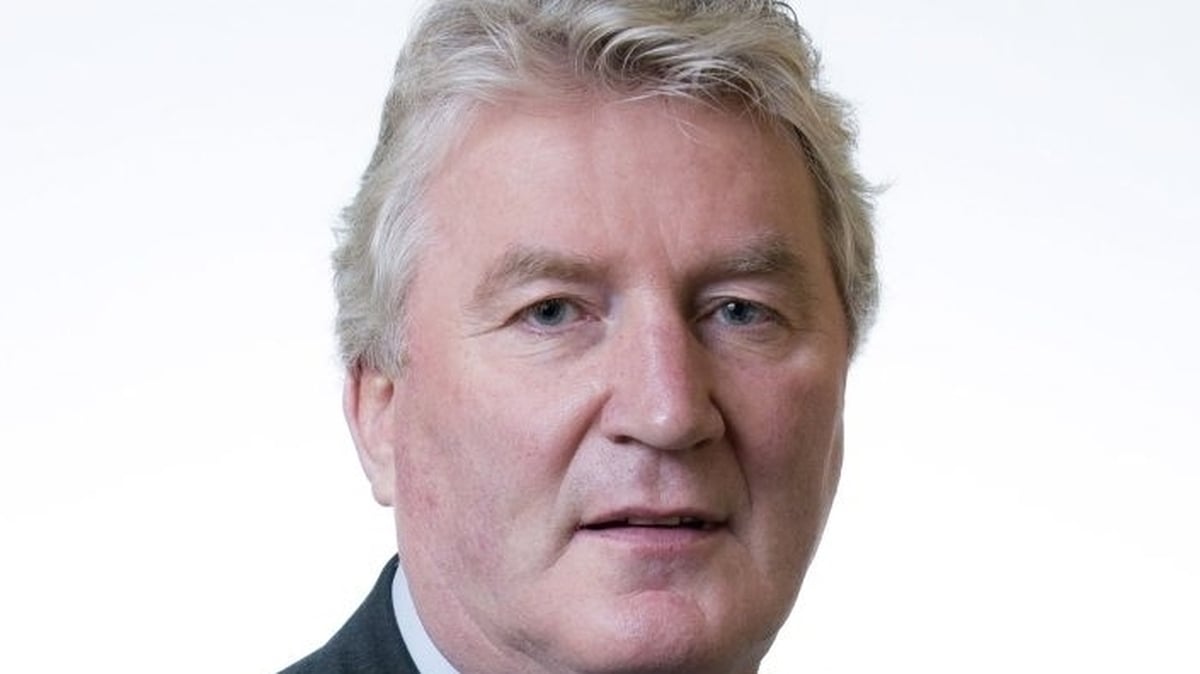 Eoghan Ó Neachtain : Saineolaí taidhleoireachta agus míleata. 