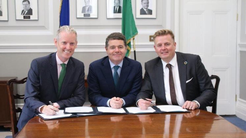 EIB's Andrew McDowell, Finance Minister Paschal Donohoe and Cubic Telecom CEO Barry Napier at today's funding announcement