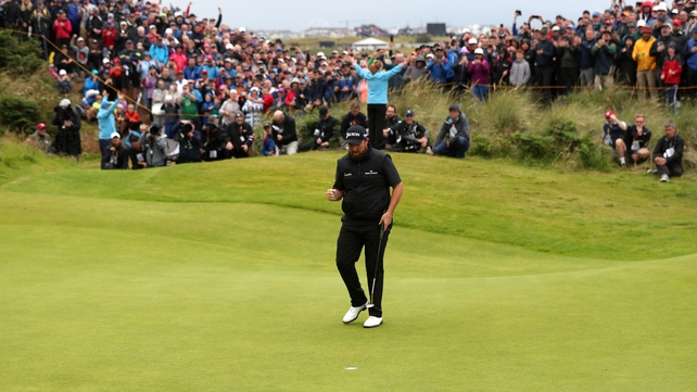 Lowry enjoys the acclaim on the final round at Royal Portrush