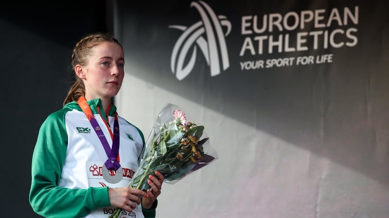 Sarah Healy accepts her silver medal in the women's 1500m race