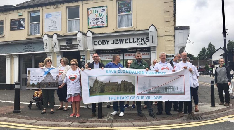 Agóid i gCluain Dolcáin in aghaidh an tí altranais atá beartaithe