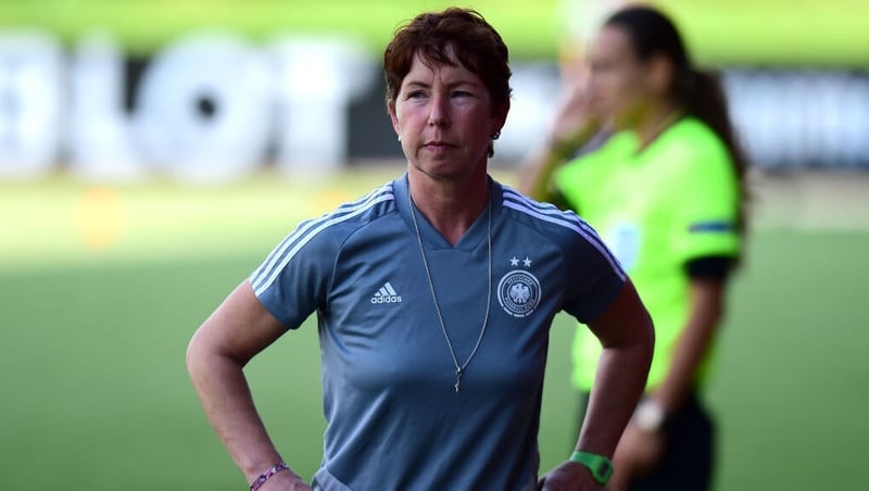The German FA announced that Meinert left her post following the recent defeat to France in the U-19 European Championship final