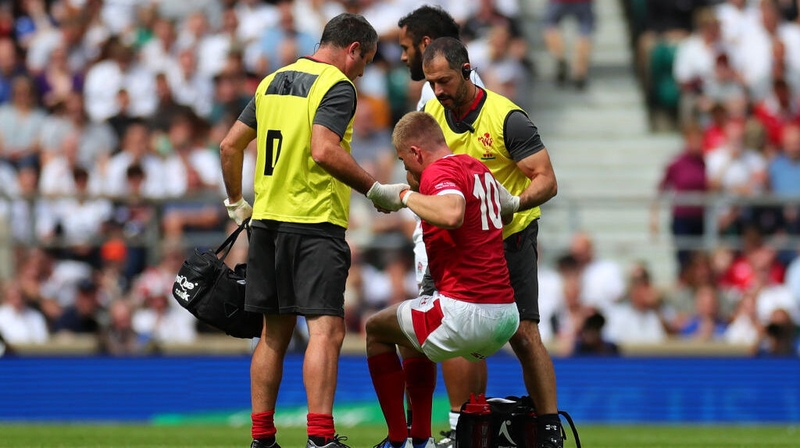 Anscombe was forced off in the first half of Wales' 33-19 defeat against England at Twickenham