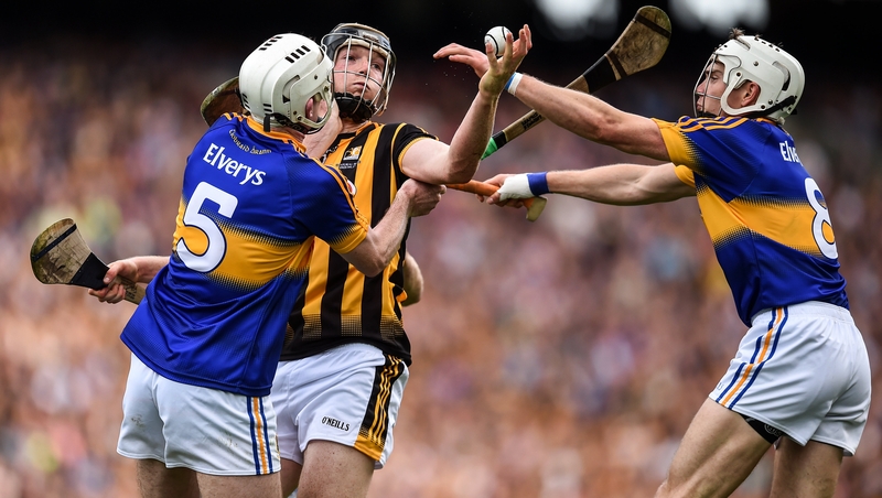 Walter Walsh is tackled by Séamus Kennedy (L) and Brendan Maher (R) in the 2016 final