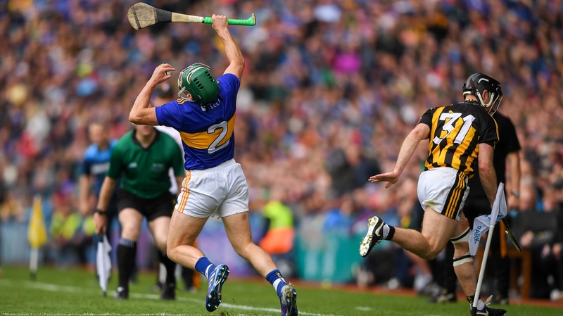 Cathal Barrett (l) reacts to Richie Hogan's challenge