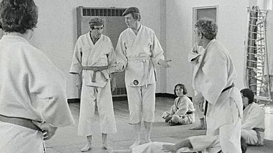 Hall's Pictorial Weekly : Kung Fu (1974)