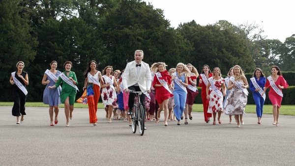 Dáithí Ó Sé and this year's Roses make their entrance