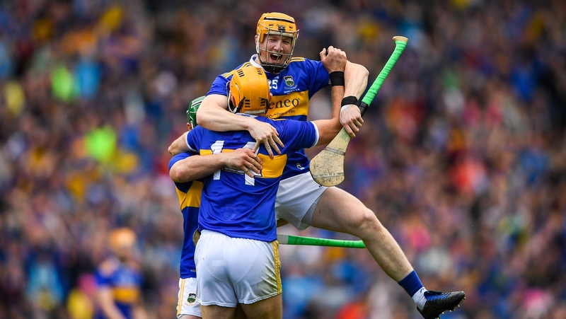 Jake Morris (25) celebrates with Jason Forde and Séamus Callanan after Tipperary's All-Ireland SHC win