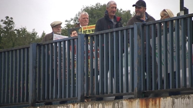 The eel fishermen disrupted boats and cruisers on the River Shannon