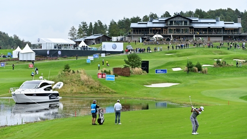 Wade Ormsby plays into the ninth hole at the Hills Golf & Sports Club