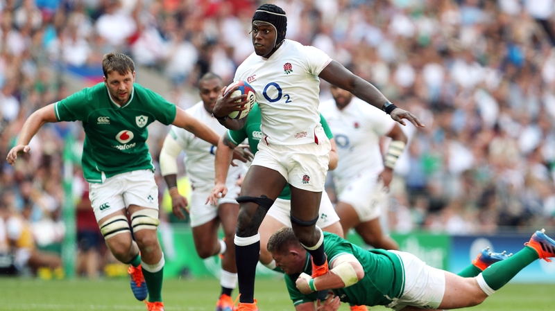 Maro Itoje evades Tadhg Furlong to grab a second-half try