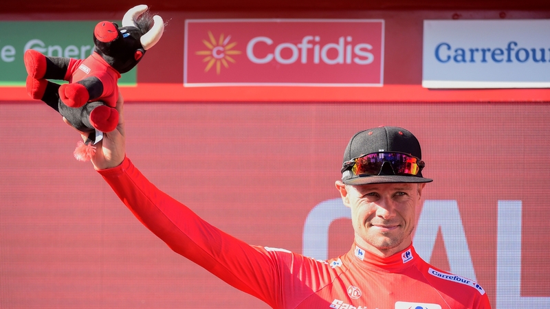 Nicolas Roche leads at the Vuelta a Espana after Stage 2