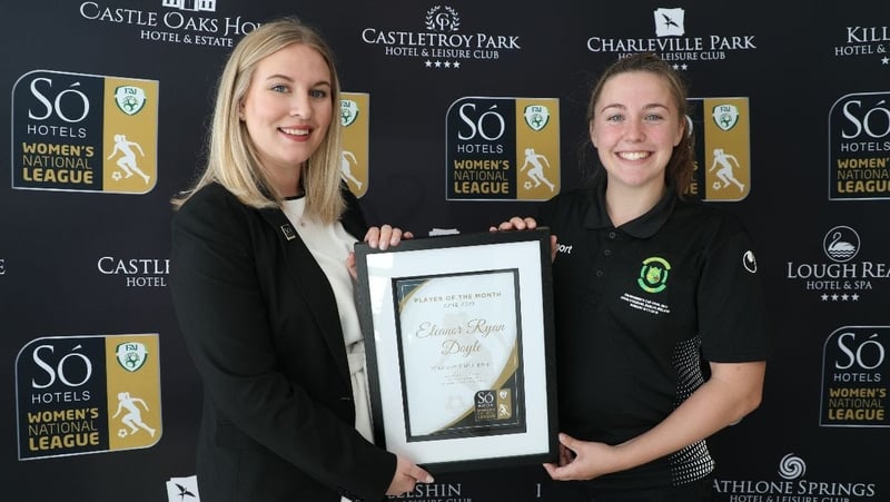 Peamount United star Eleanor Ryan Doyle collects here award