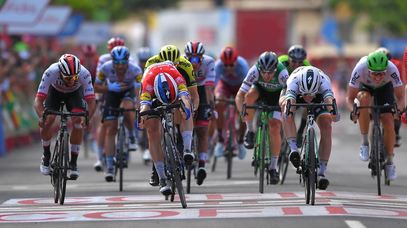 Fabio Jakobsen and Sam Bennett push for the line and it was the Dutchman who secured the stage win