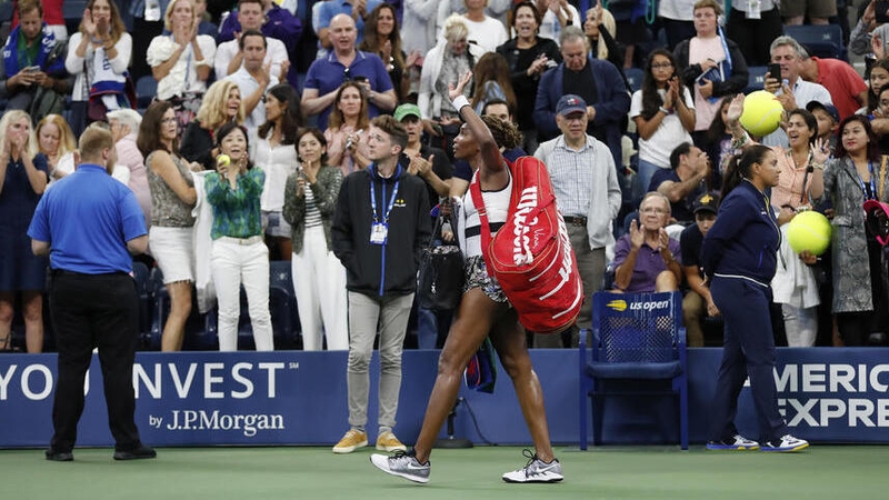 The crowd applauds Venus Williams