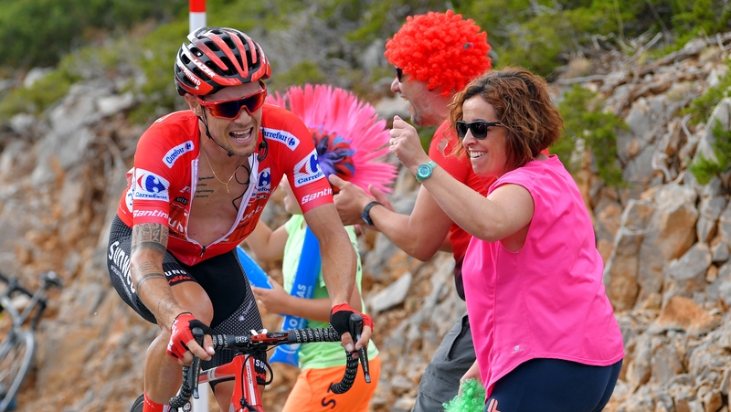 Nicolas Roche has crashed out of La Vuelta