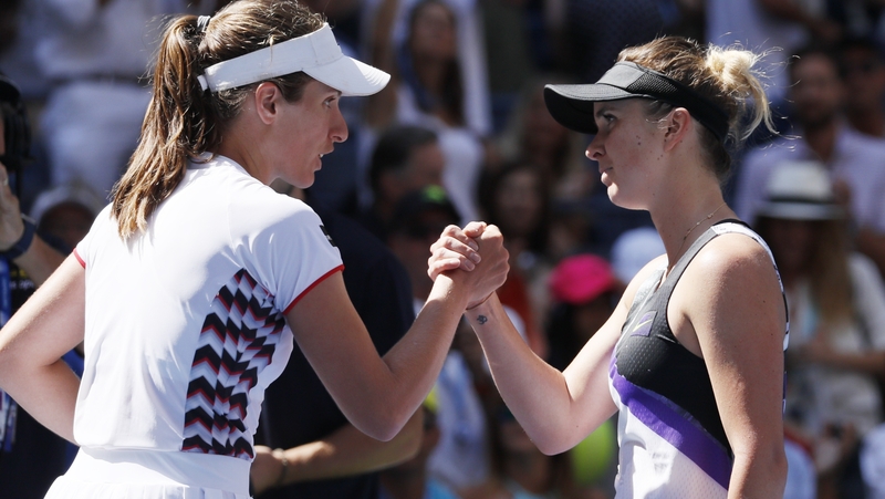 Elina Svitolina (r) beat Johanna Konta