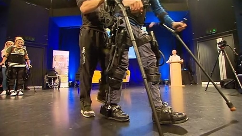 The exoskeleton allows people with reduced mobility to complete sessions of supported walking