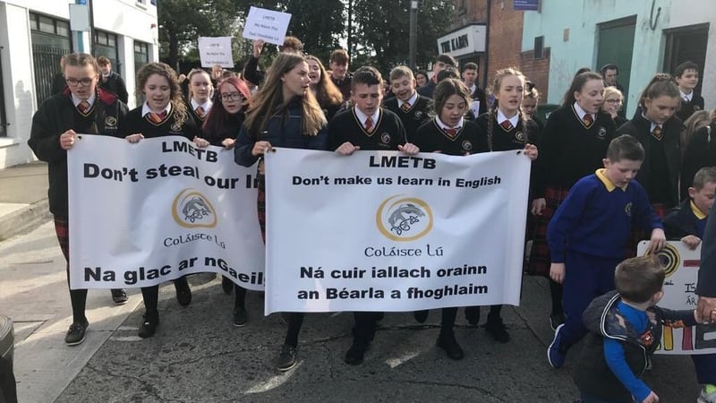 Daltaí ó Choláiste Lú, Dún Dealgan, i mbun agóide inniu