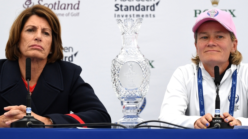 USA team captain Juli Inkster (L) and Europe's Catriona Matthew