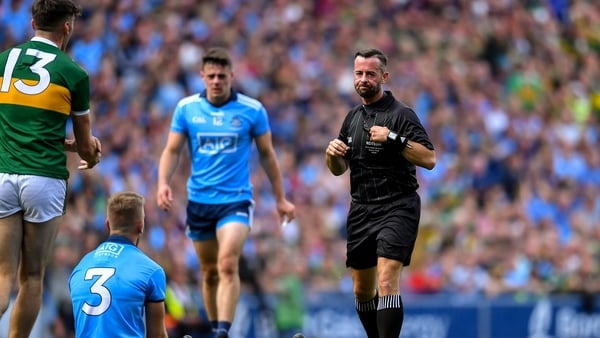 David Gough sent off Jonny Cooper