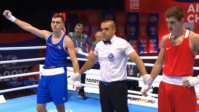 Aidan Walsh (L) celebrates