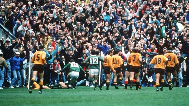 The crowd erupts as Gordon Hamilton scores his famous try