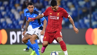Roberto Firmino (R) holds off Napoli's Brazilian defender Allan