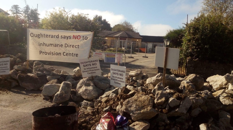 Clocha móra fágtha ag geataí iaróstáin in Uachtar Ard