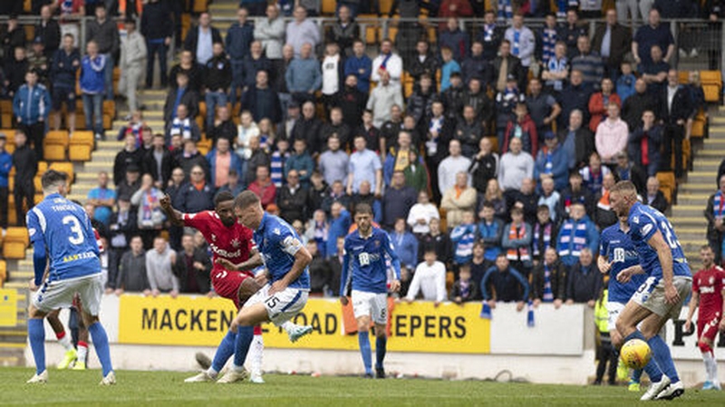 Jermain Defoe slots home his second