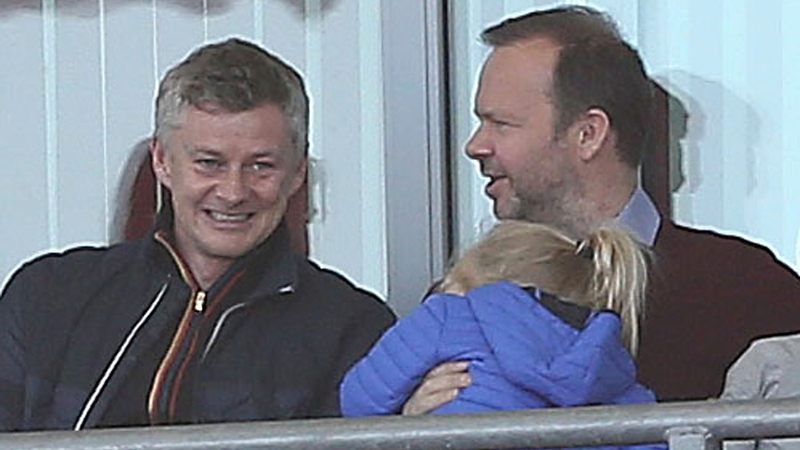 Ed Woodward (R) and manager Ole Gunnar Solskjaer