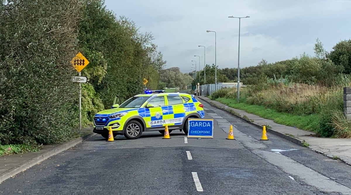 Two killed, two injured in County Clare crash 