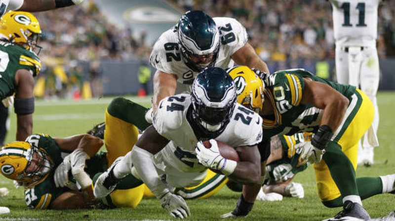 Jordan Howard (24) rushes for a touchdown